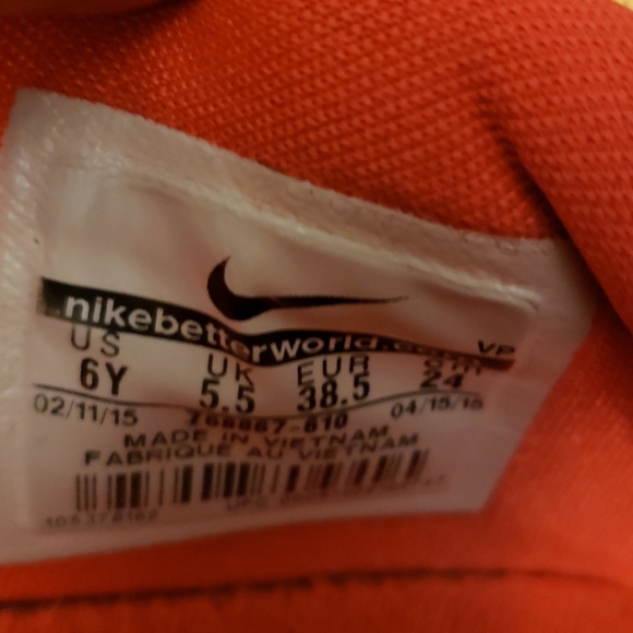 Nike Shoes Better World Running Shoes Size 6Y - Picture 2 of 8